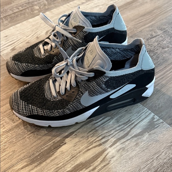 Nike Air Max Black and White Knit Sneakers - Picture 2 of 5